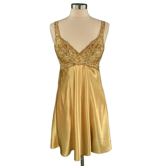 Victoria’s Secret Beige Lace Underwire Slip Chemise